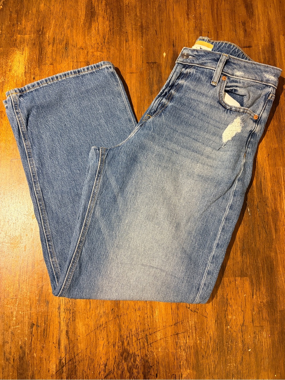 High-Rise Light Blue Women’s Jeans with Faded Detail